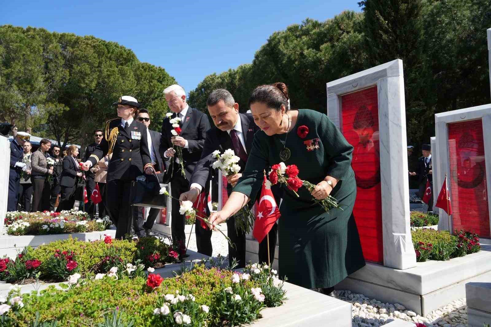 Çanakkale Kara Savaşları’nın 111. yıl dönümü etkinlikleri Şehitler Abidesi’nde törenle başladı
