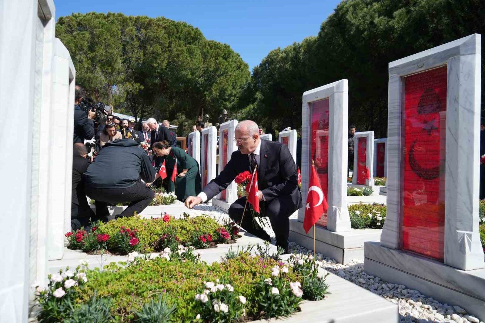 Çanakkale Kara Savaşları’nın 111. yıl dönümü etkinlikleri Şehitler Abidesi’nde törenle başladı
