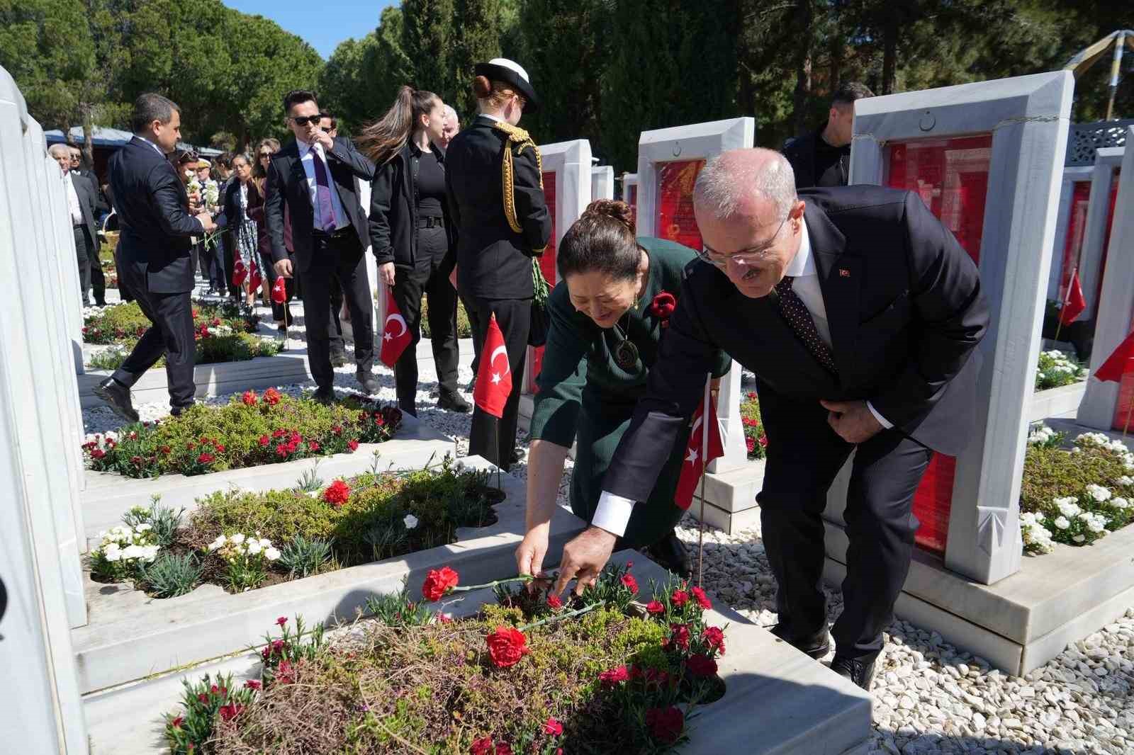 Çanakkale Kara Savaşları’nın 111. yıl dönümü etkinlikleri Şehitler Abidesi’nde törenle başladı
