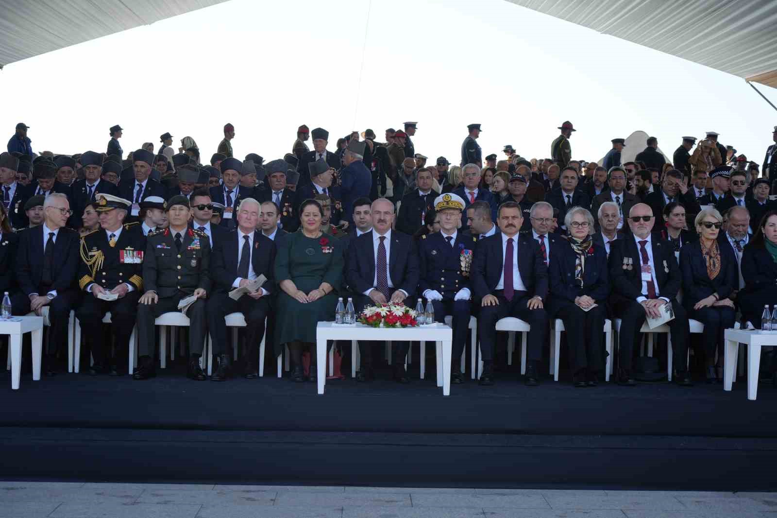 Çanakkale Kara Savaşları’nın 111. yıl dönümü etkinlikleri Şehitler Abidesi’nde törenle başladı
