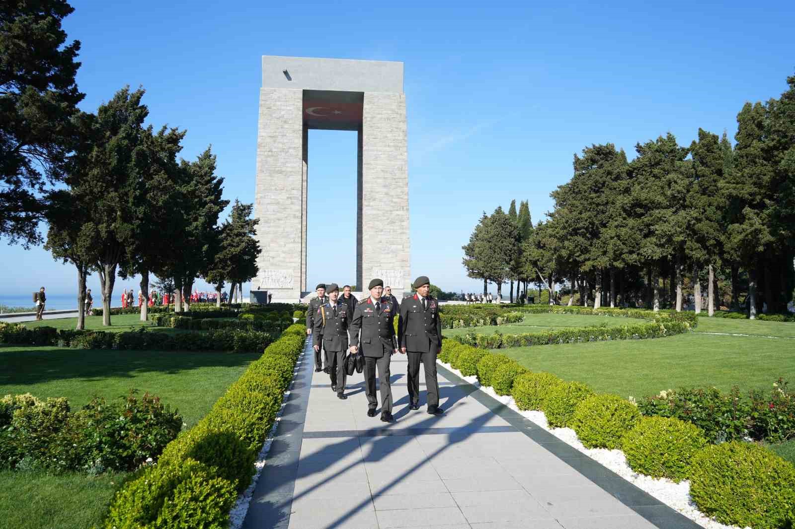 Çanakkale Kara Savaşları’nın 111. yıl dönümü etkinlikleri Şehitler Abidesi’nde törenle başladı
