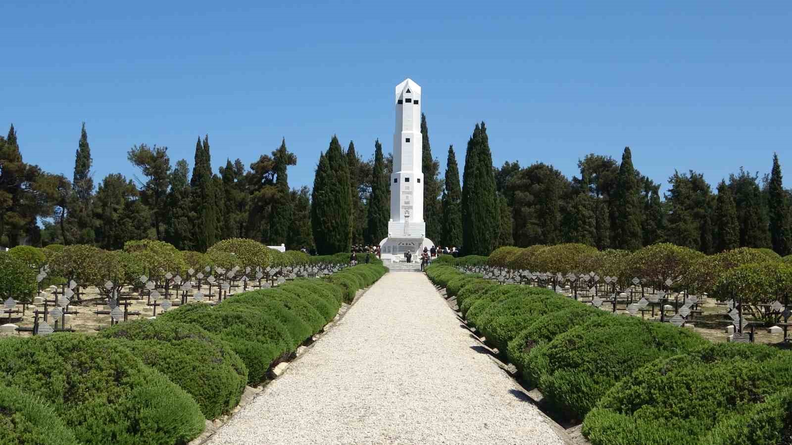 Çanakkale Kara Savaşları’nın yıl dönümünde Fransız ve İngiliz anıtlarında tören düzenlendi
