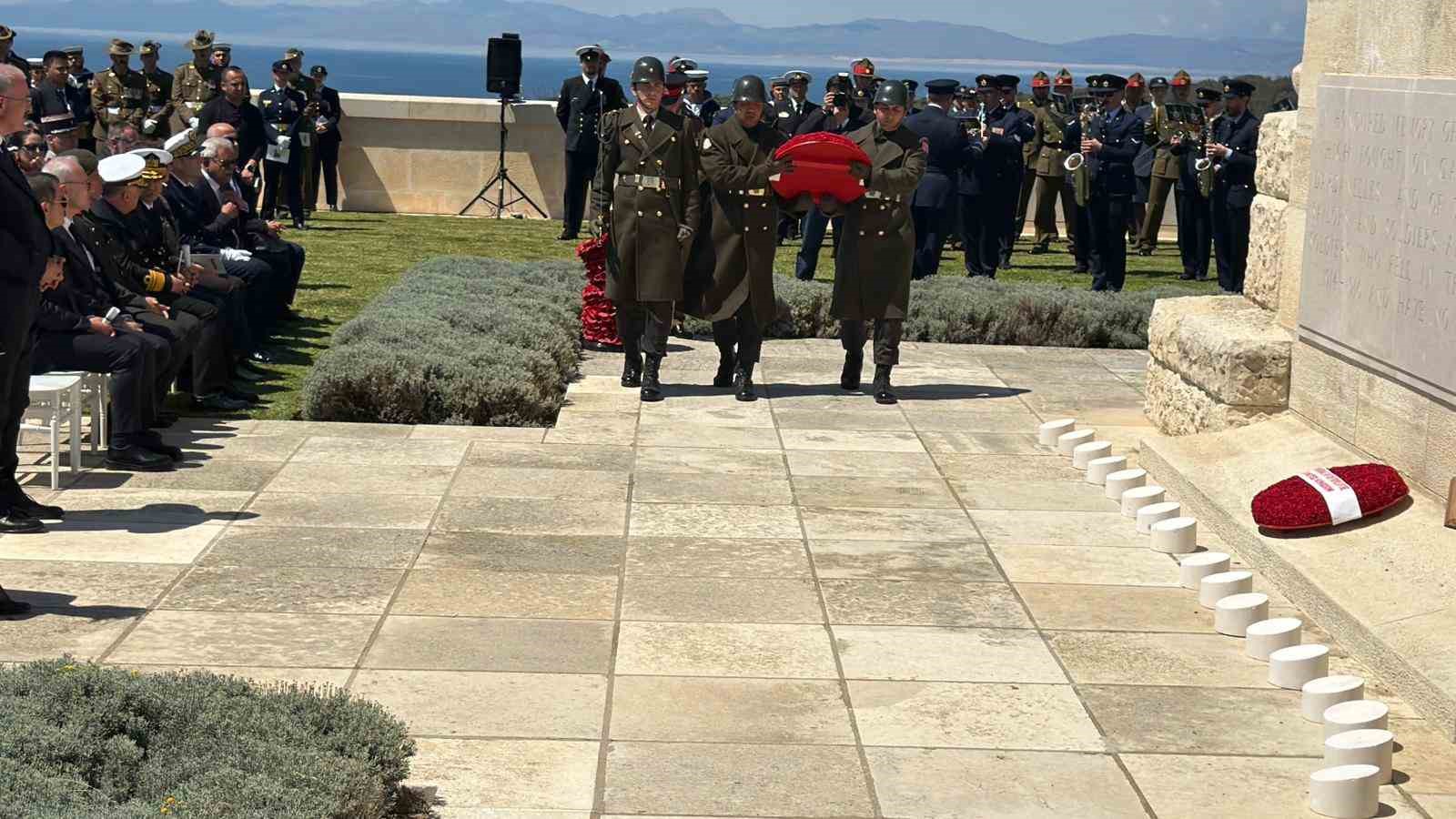 Çanakkale Kara Savaşları’nın yıl dönümünde Fransız ve İngiliz anıtlarında tören düzenlendi
