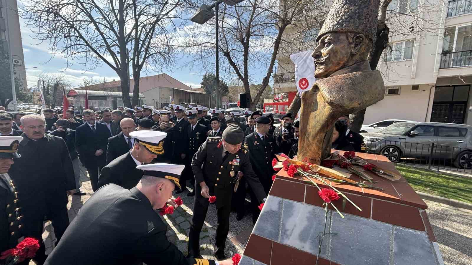 Çanakkale Savaşları Kahramanlarında Müstahkem Mevki Komutanı Cevat Paşa törenle anıldı
Çanakkale Savaşları Kahramanlarında Müstahkem Mevki Komutanı Cevat Paşa törenle anıldı