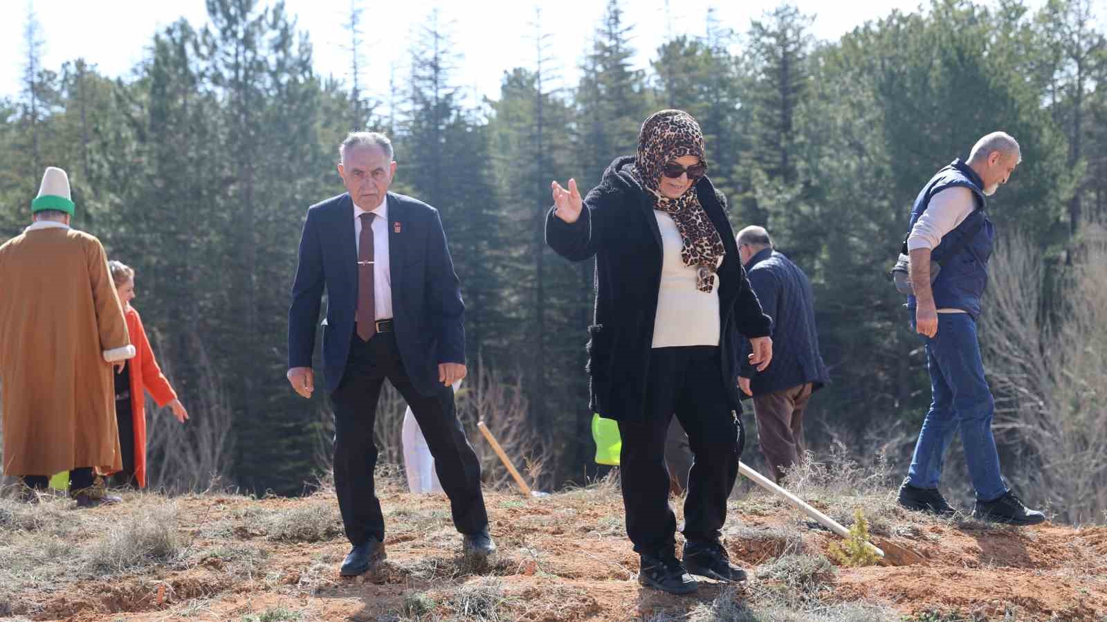 Çanakkale şehitleri için 438 fidan toprakla buluştu
