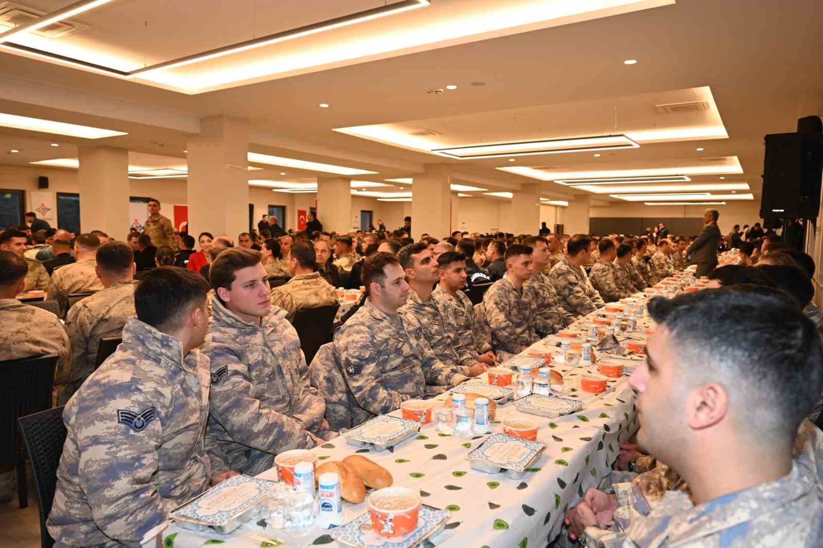 Çanakkale Zaferi Gününde güvenlik güçleri iftarda buluştu
