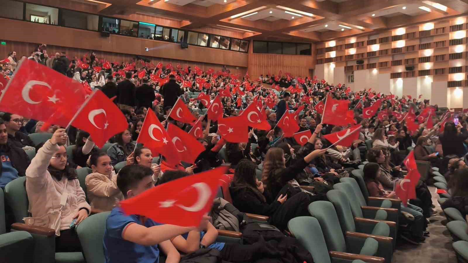 Çanakkale Zaferi’nin 111 yılında şehitler dualarla anıldı
