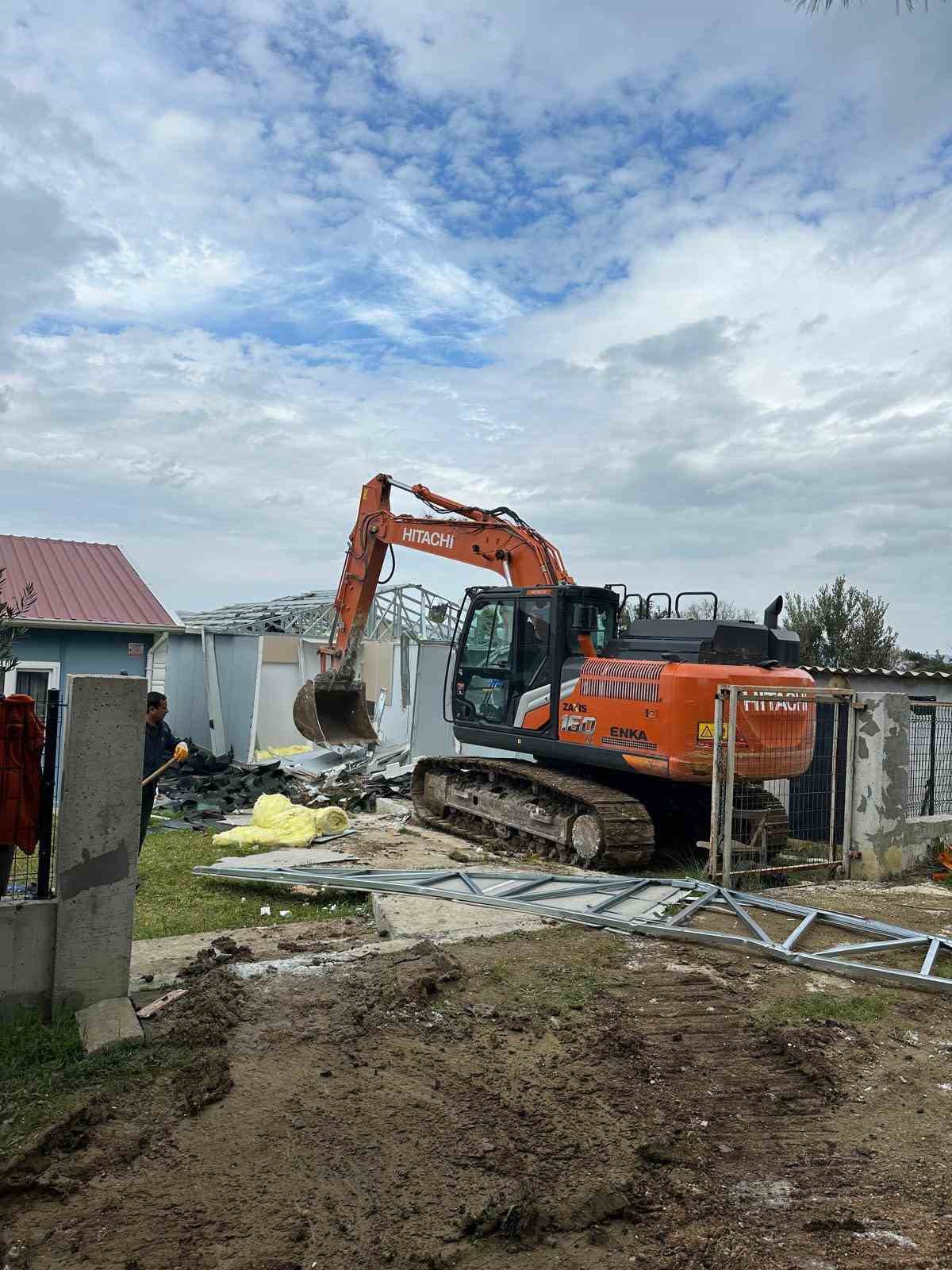 Çanakkale’de 21 kaçak yapı yıkıldı
