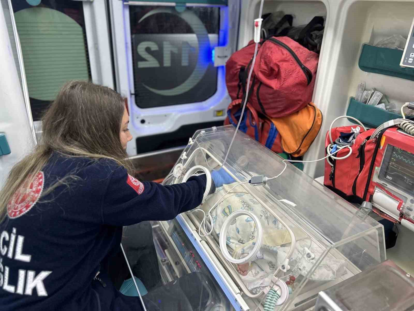 Çanakkale’de 54 günlük bebek uçak ambulansla Ankara’ya sevk edildi
