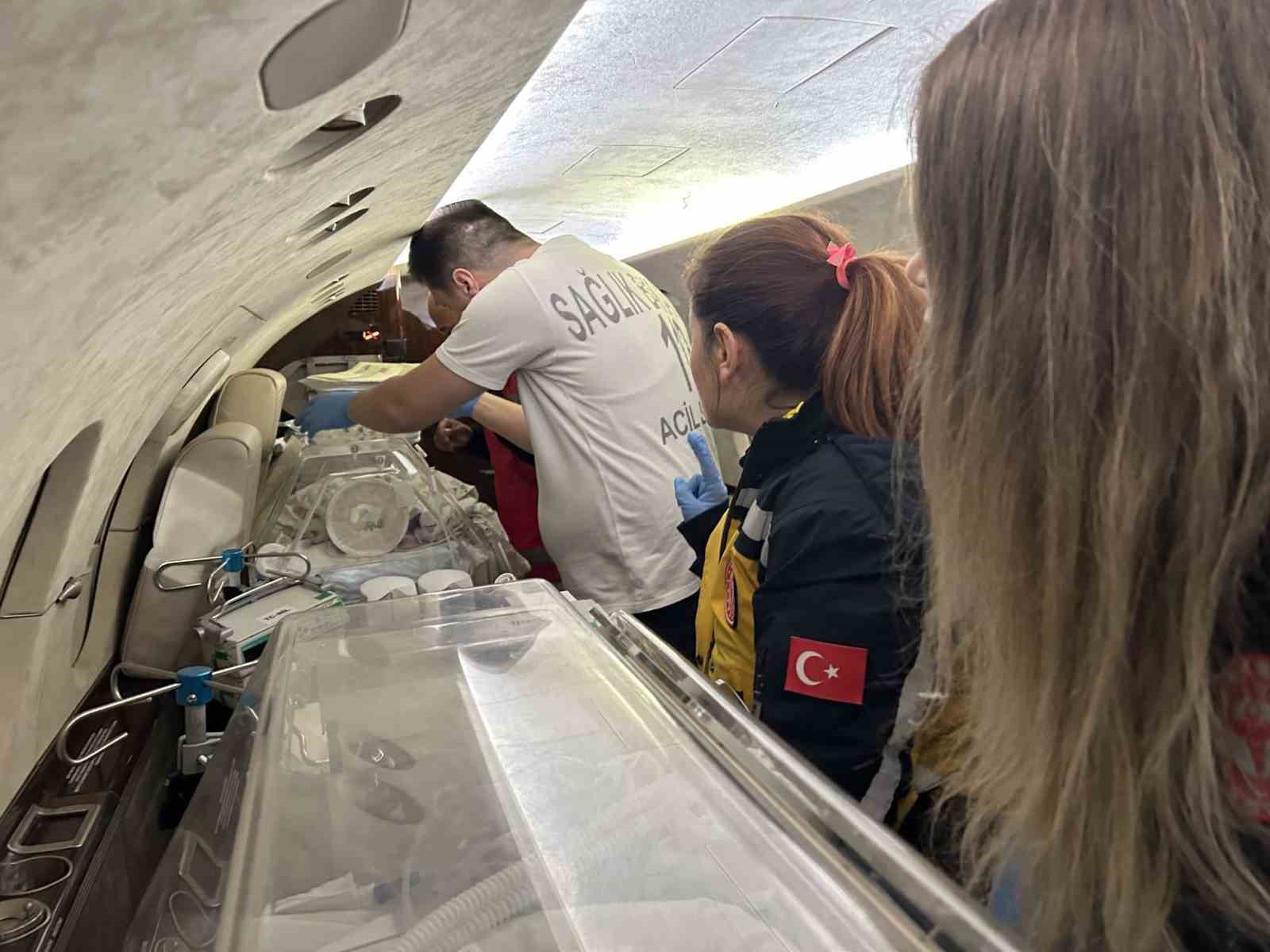 Çanakkale’de 54 günlük bebek uçak ambulansla Ankara’ya sevk edildi
