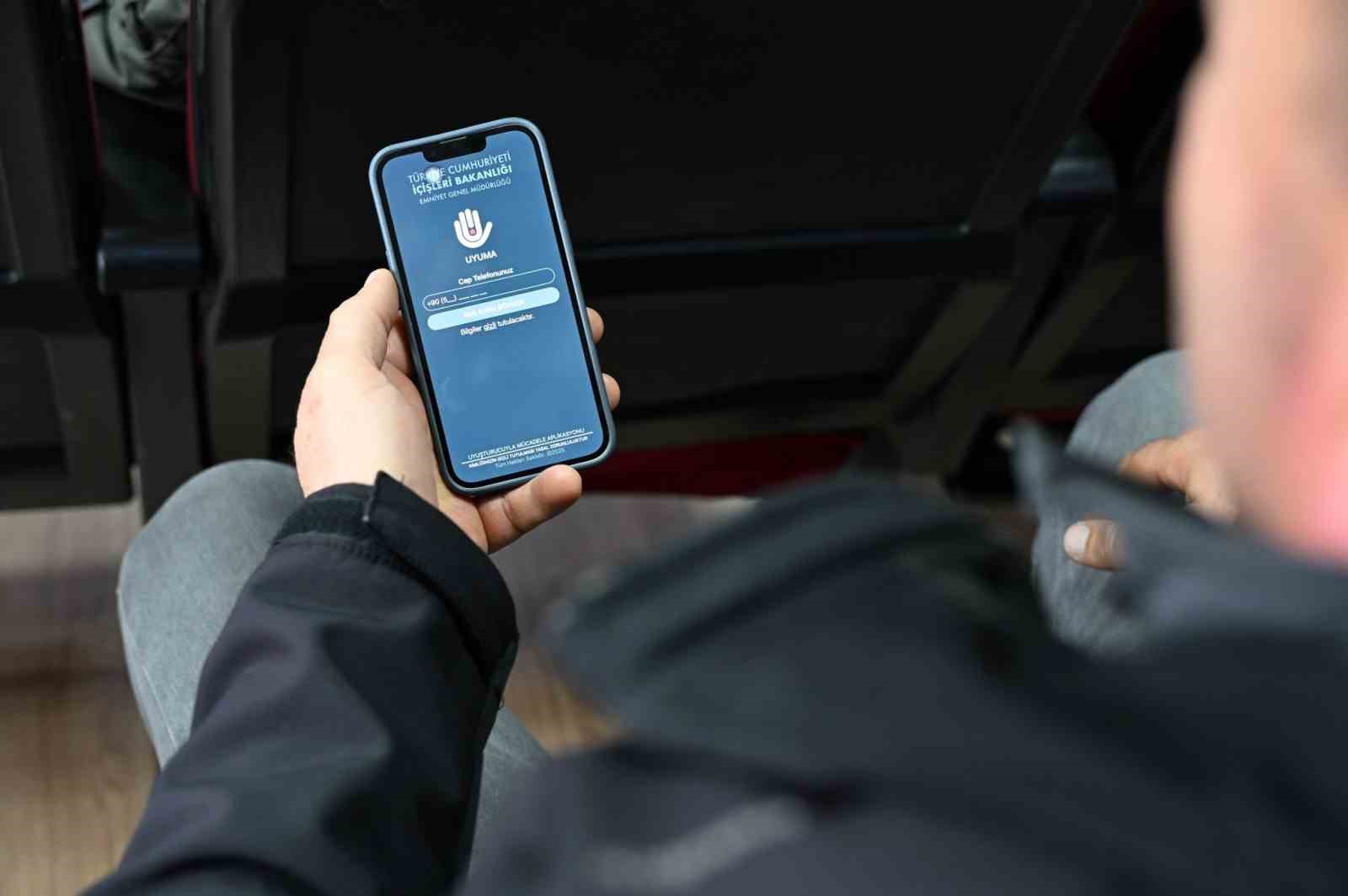 Çanakkale’de 65 bin 257 vatandaşa uyuşturucuyla mücadeleye yönelik farkındalık eğitimi
Çanakkale’de 65 bin 257 vatandaşa uyuşturucuyla mücadeleye yönelik farkındalık eğitimi