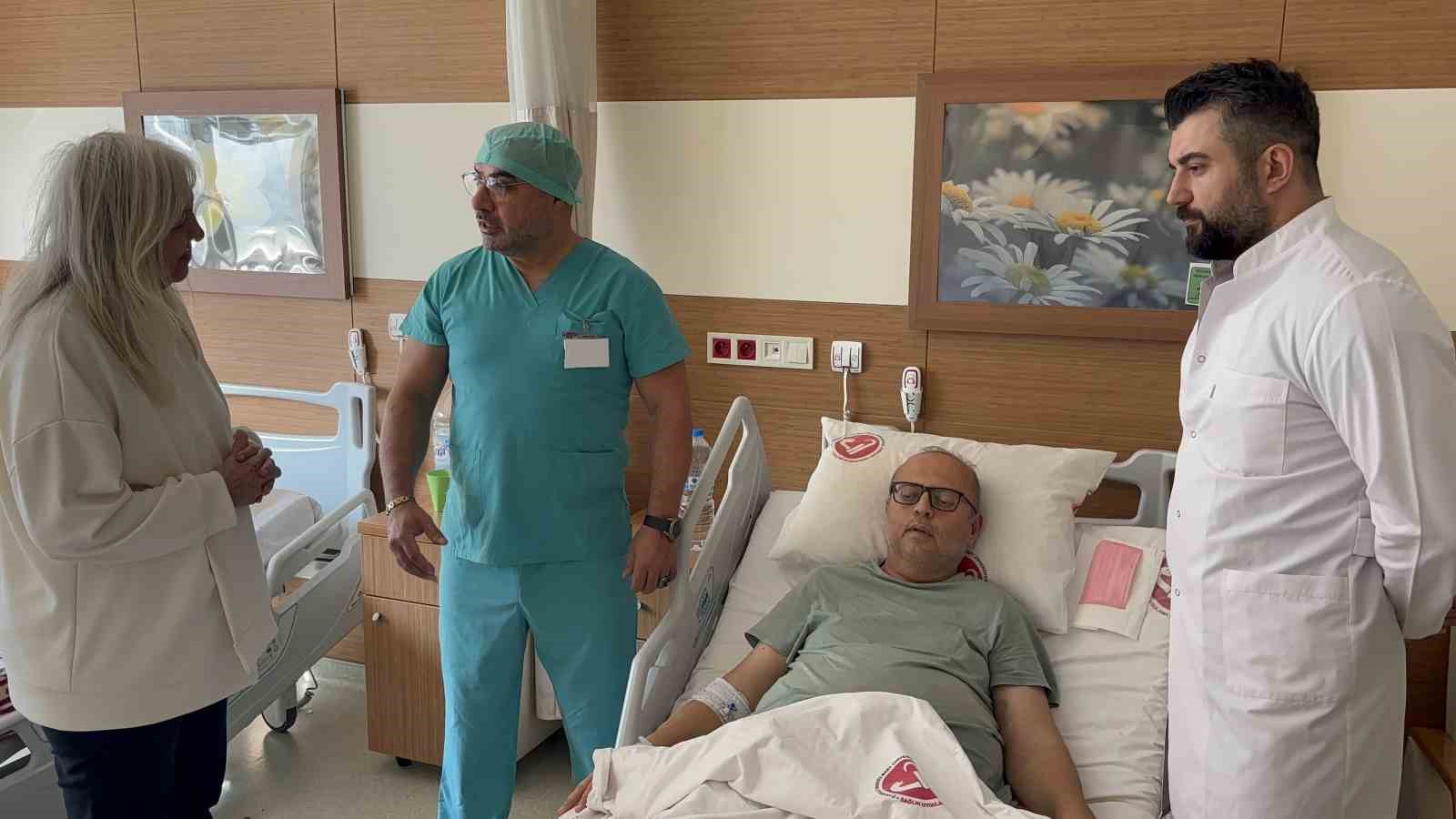 Çanakkale’de anneden oğluna böbrek nakli
