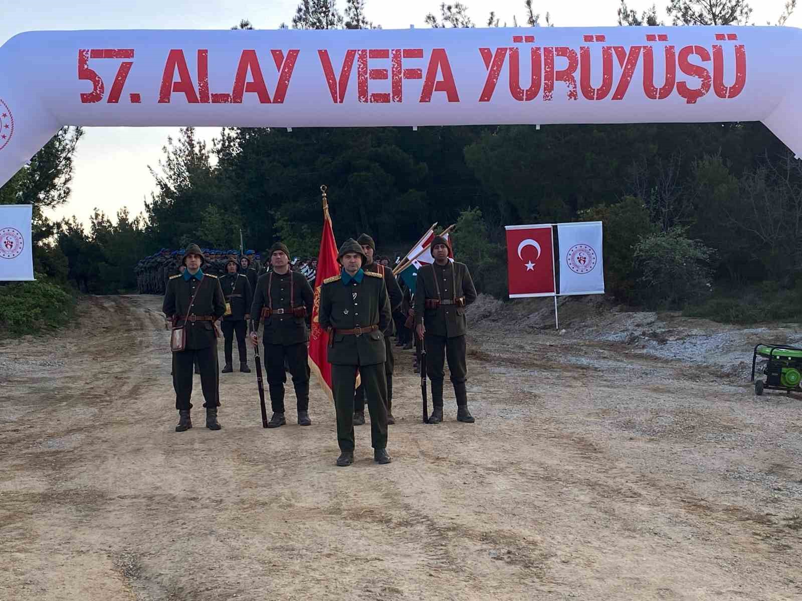 Çanakkale’de binlerce kişi, 57’nci Alay’ın izinde yürüdü
