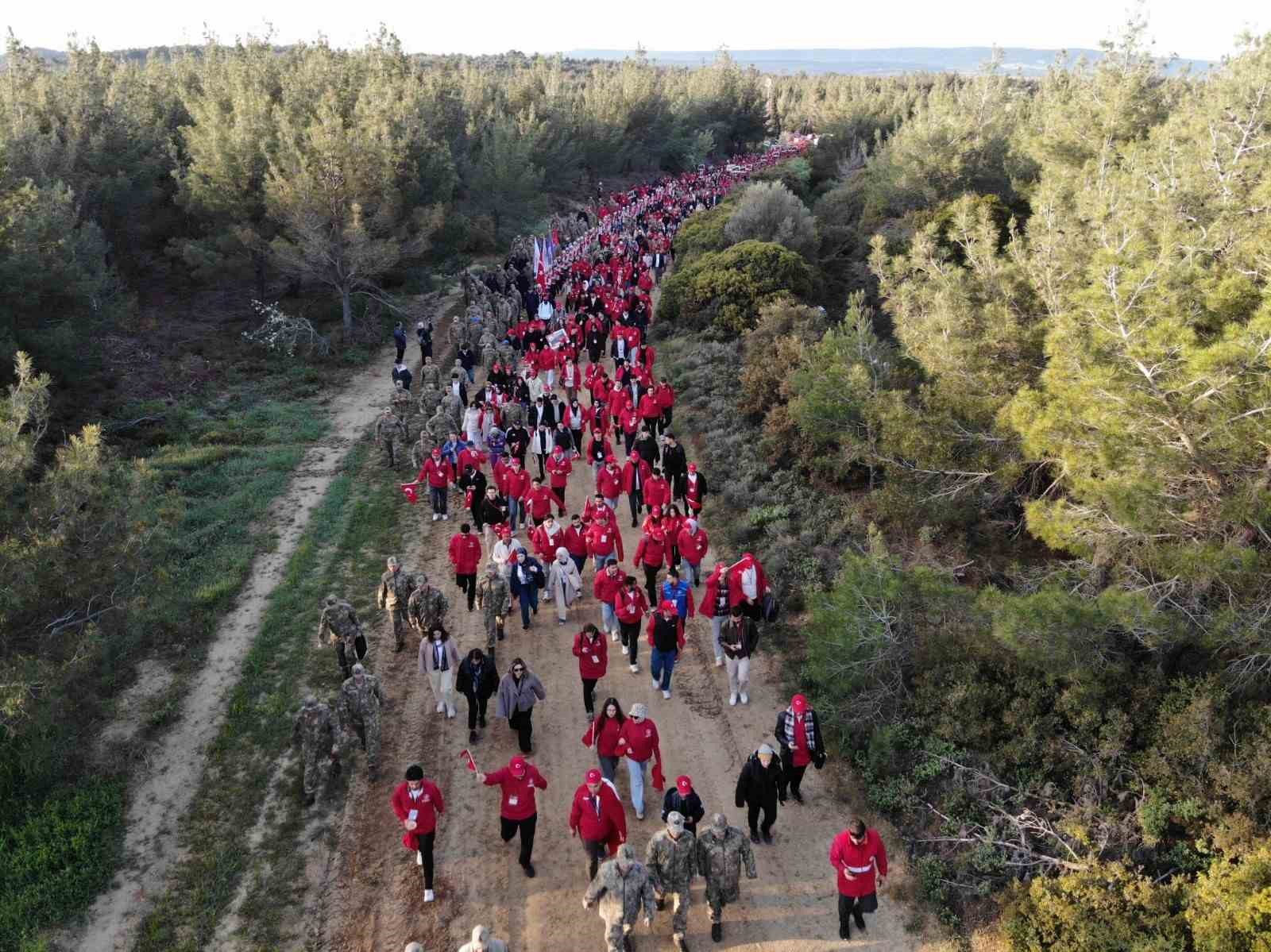 Çanakkale’de binlerce kişi, 57’nci Alay’ın izinde yürüdü
