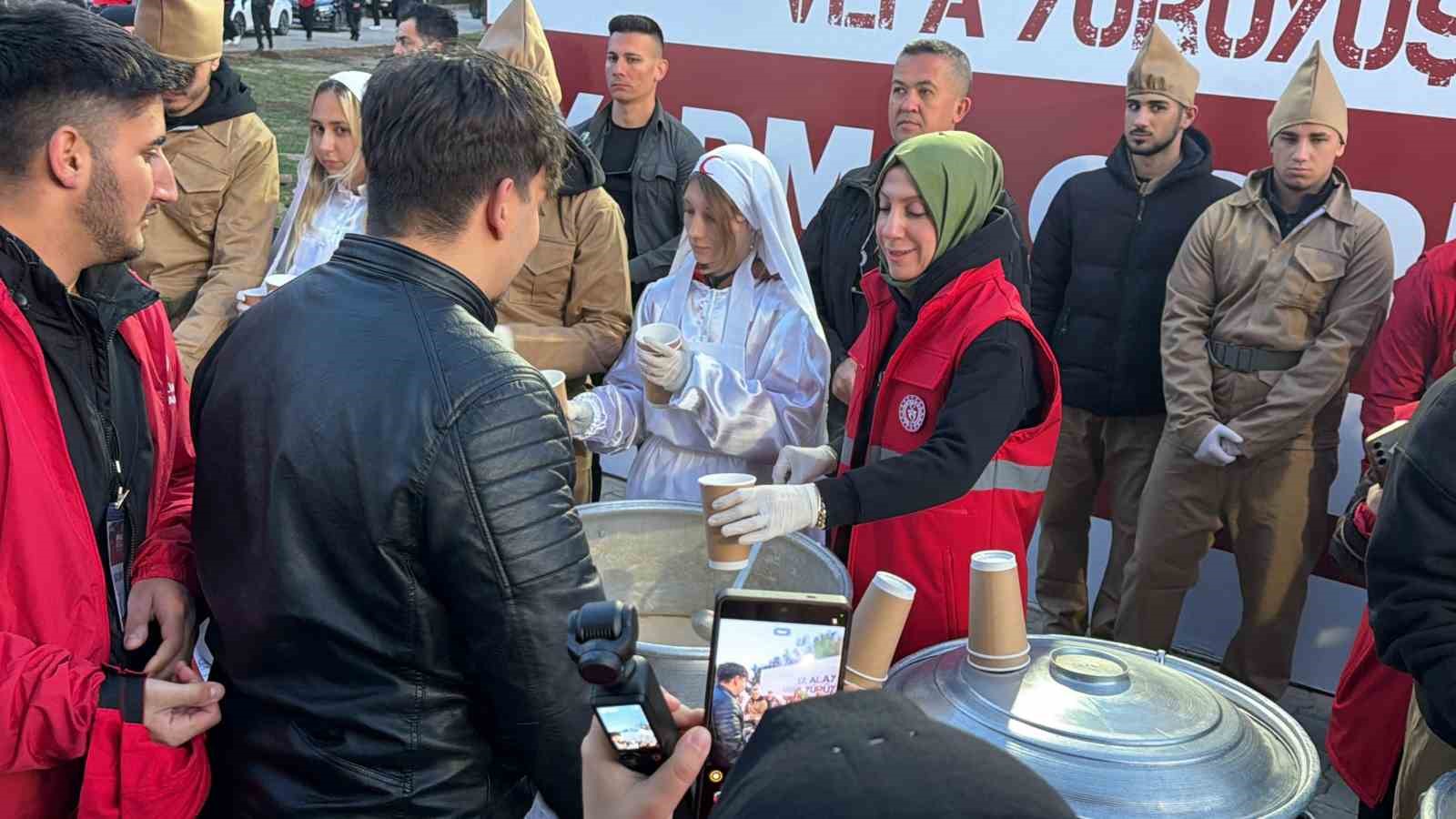 Çanakkale’de binlerce kişi, 57’nci Alay’ın izinde yürüdü
