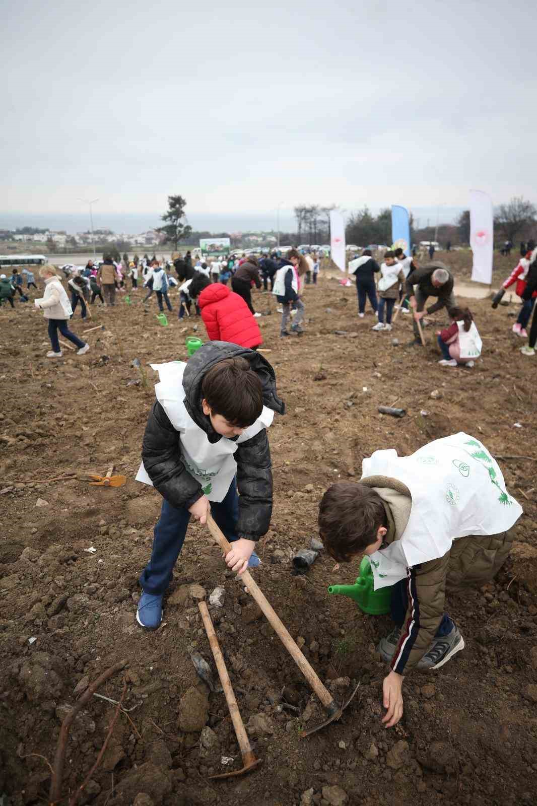 Çanakkale’de Dünya Ormancılık Günü’nde 5 bin fidan toprakla buluştu
