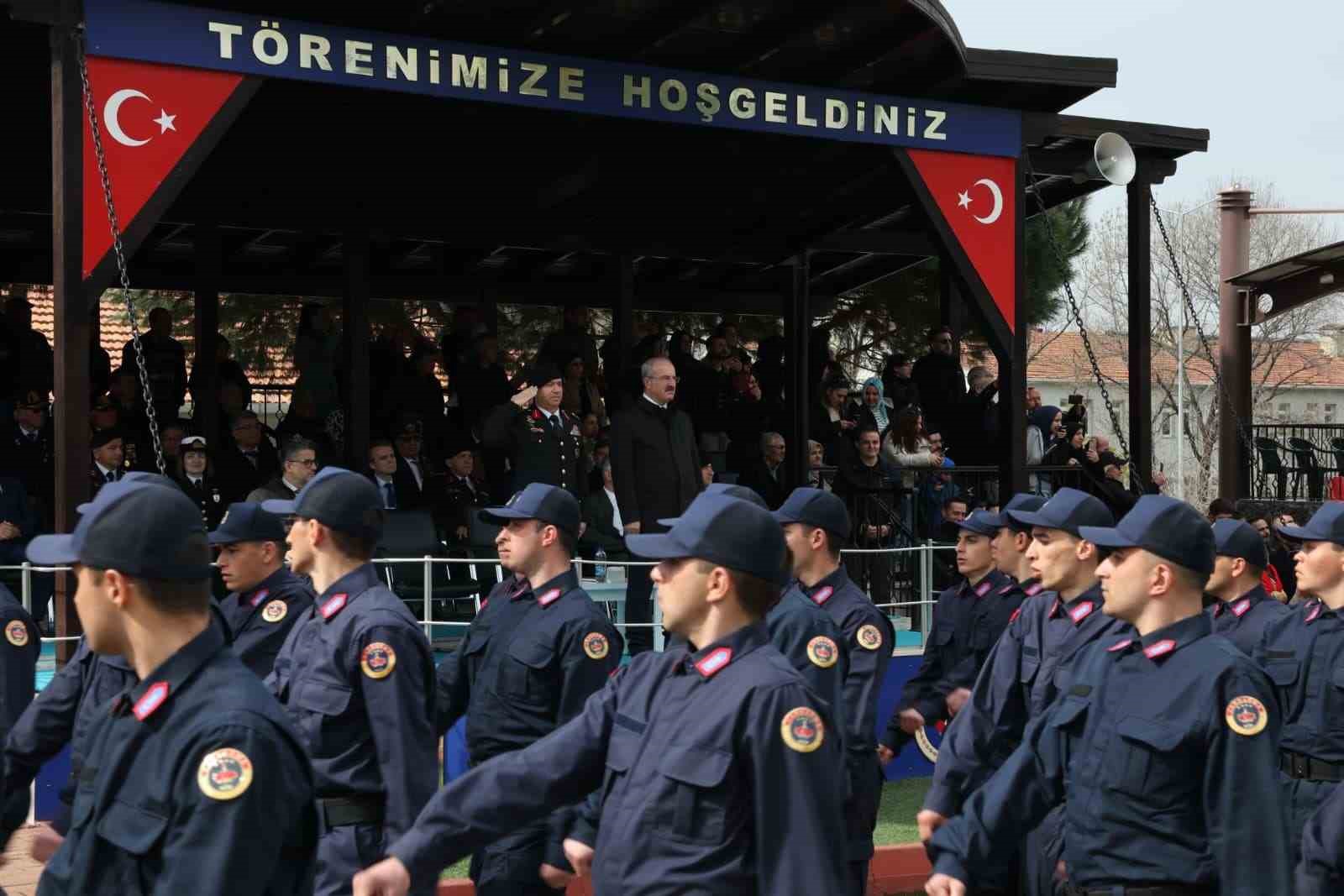 Çanakkale’de eğitimleri tamamlanan acemi erler yemin etti
