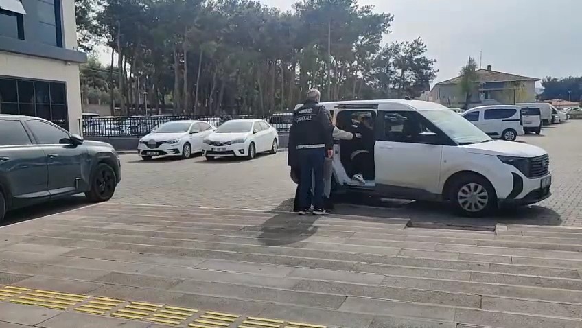 Çanakkale’de farklı suçlardan aranması olan 5 şüpheli tutuklandı
