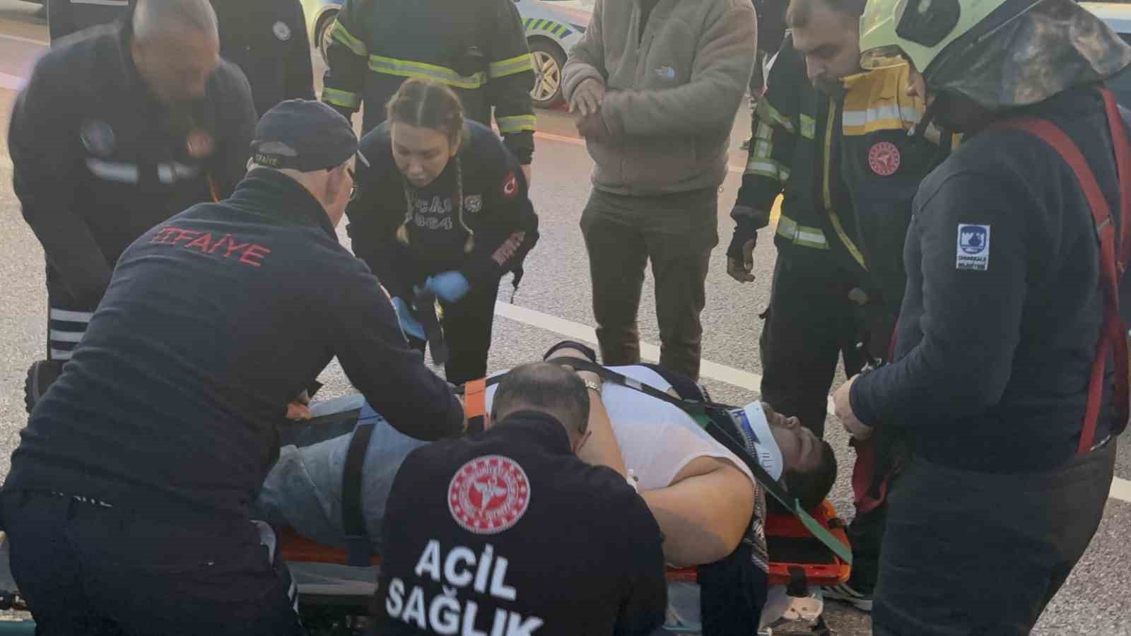 Çanakkale’de iki otomobil çarpıştı: 5 kişi yaralandı
