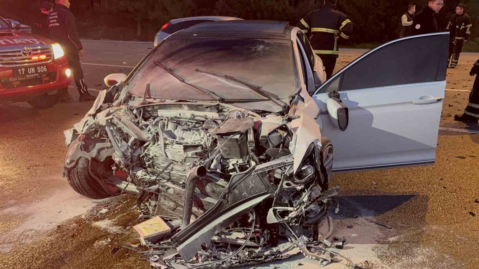 Çanakkale’de iki otomobil çarpıştı: 5 kişi yaralandı
