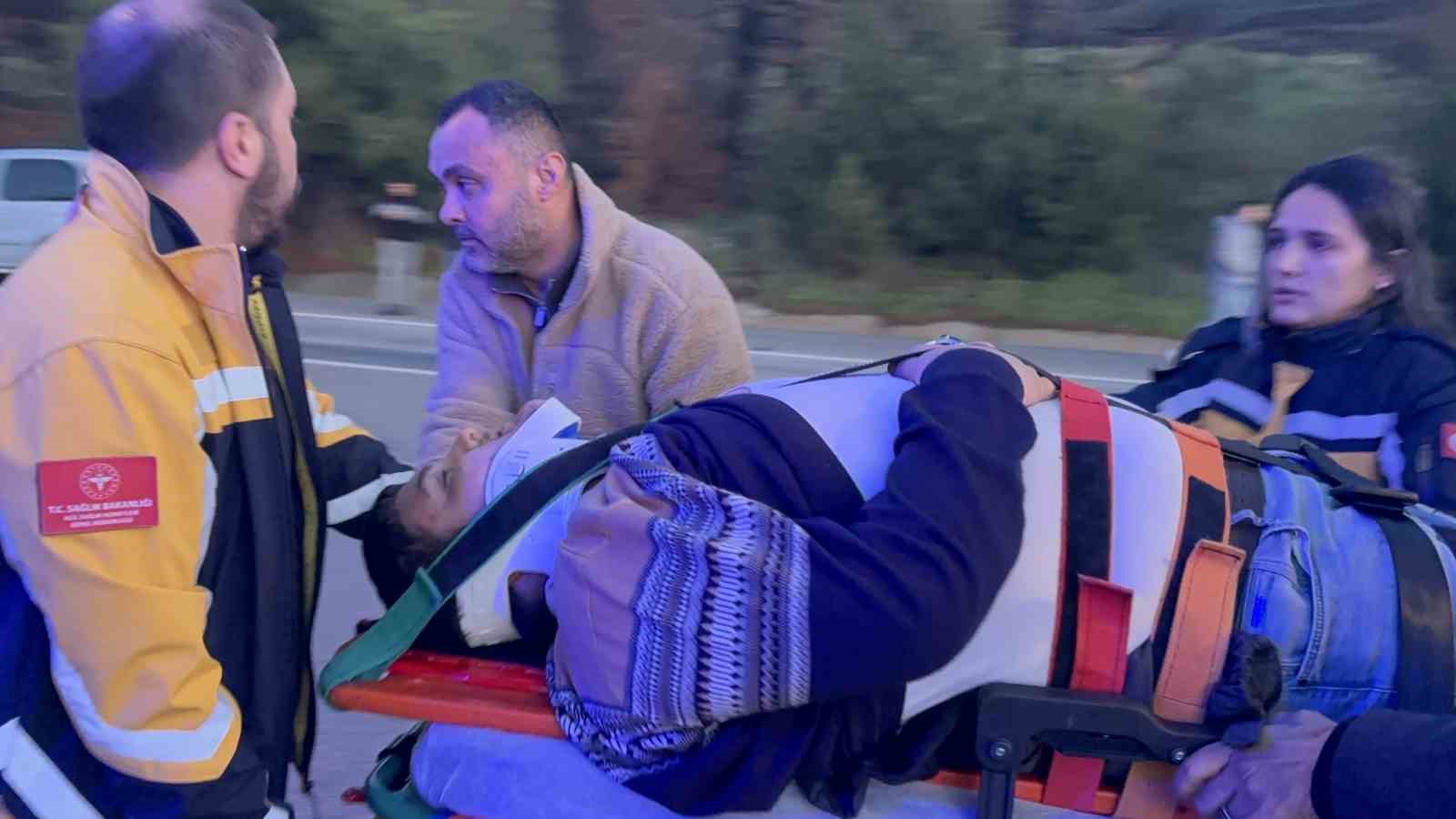 Çanakkale’de iki otomobil çarpıştı: 5 kişi yaralandı
