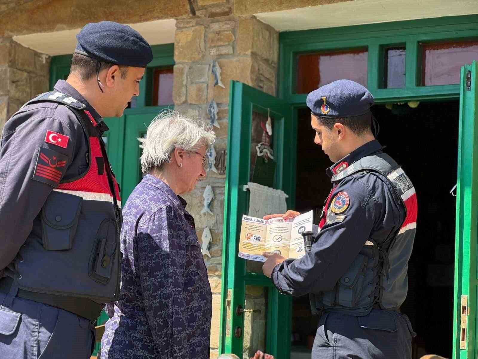 Çanakkale’de jandarmadan köylerde dolandırıcılık ve hırsızlığa karşı bilgilendirme çalışması
