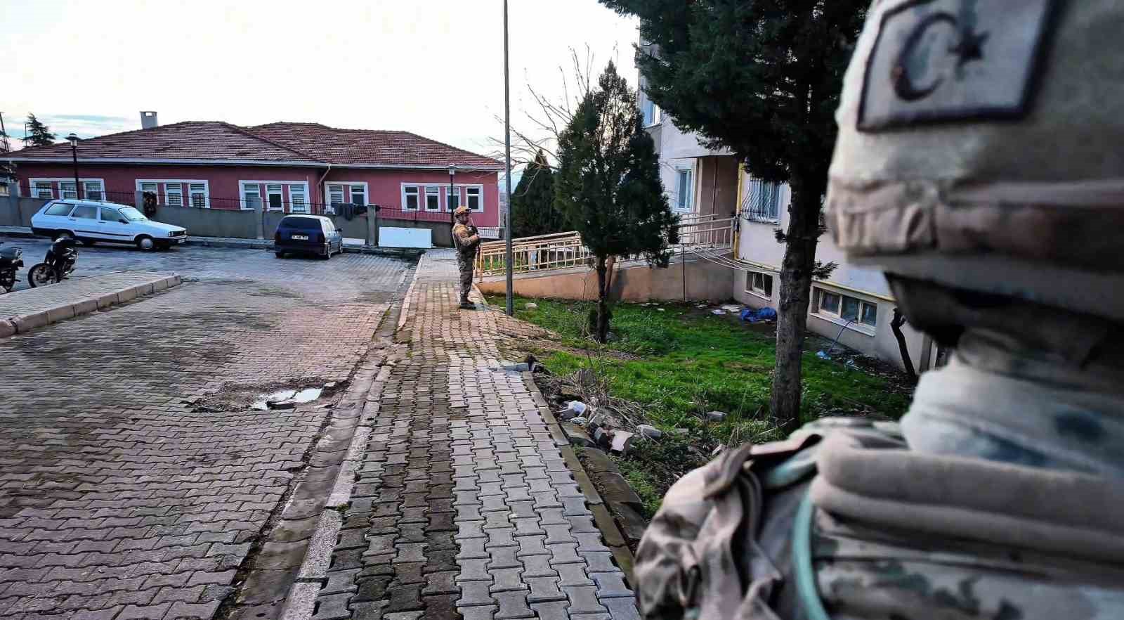 Çanakkale’de jandarmadan uyuşturucu operasyonuna 8 tutuklama
