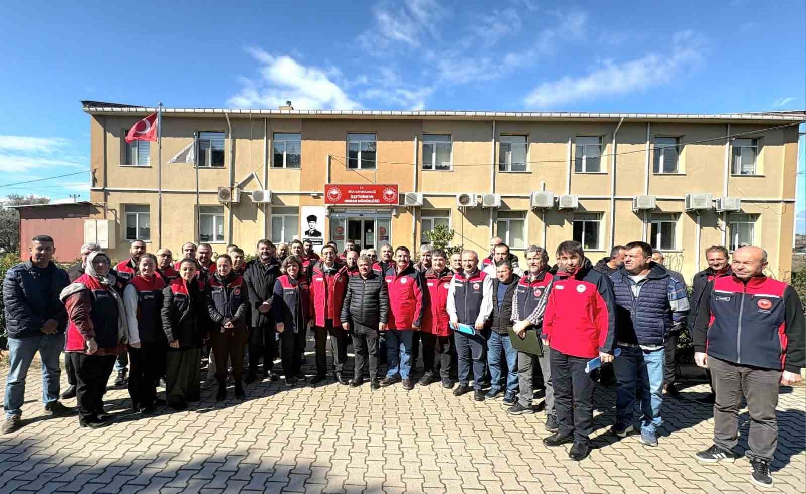 Çanakkale’de katı gübre dağıtma makinaları işletmelere teslim edildi
