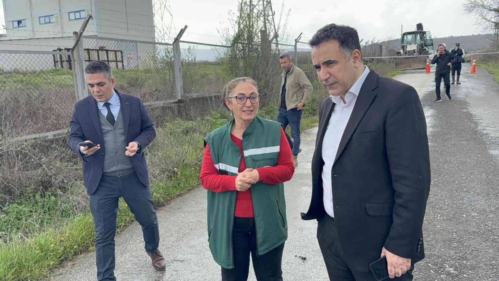 Çanakkale’de Kocabaş Çayı taştı: Köy yolu ulaşıma kapandı
