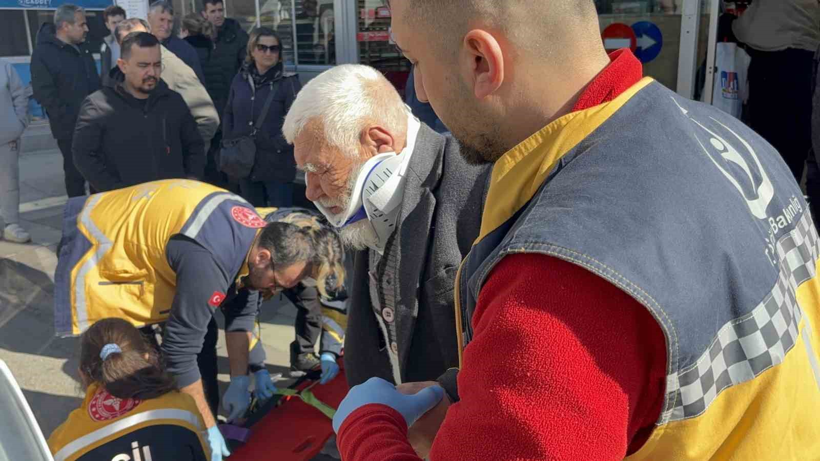 Çanakkale’de özel halk otobüsü yayaya çarptı: 8 yaralı
