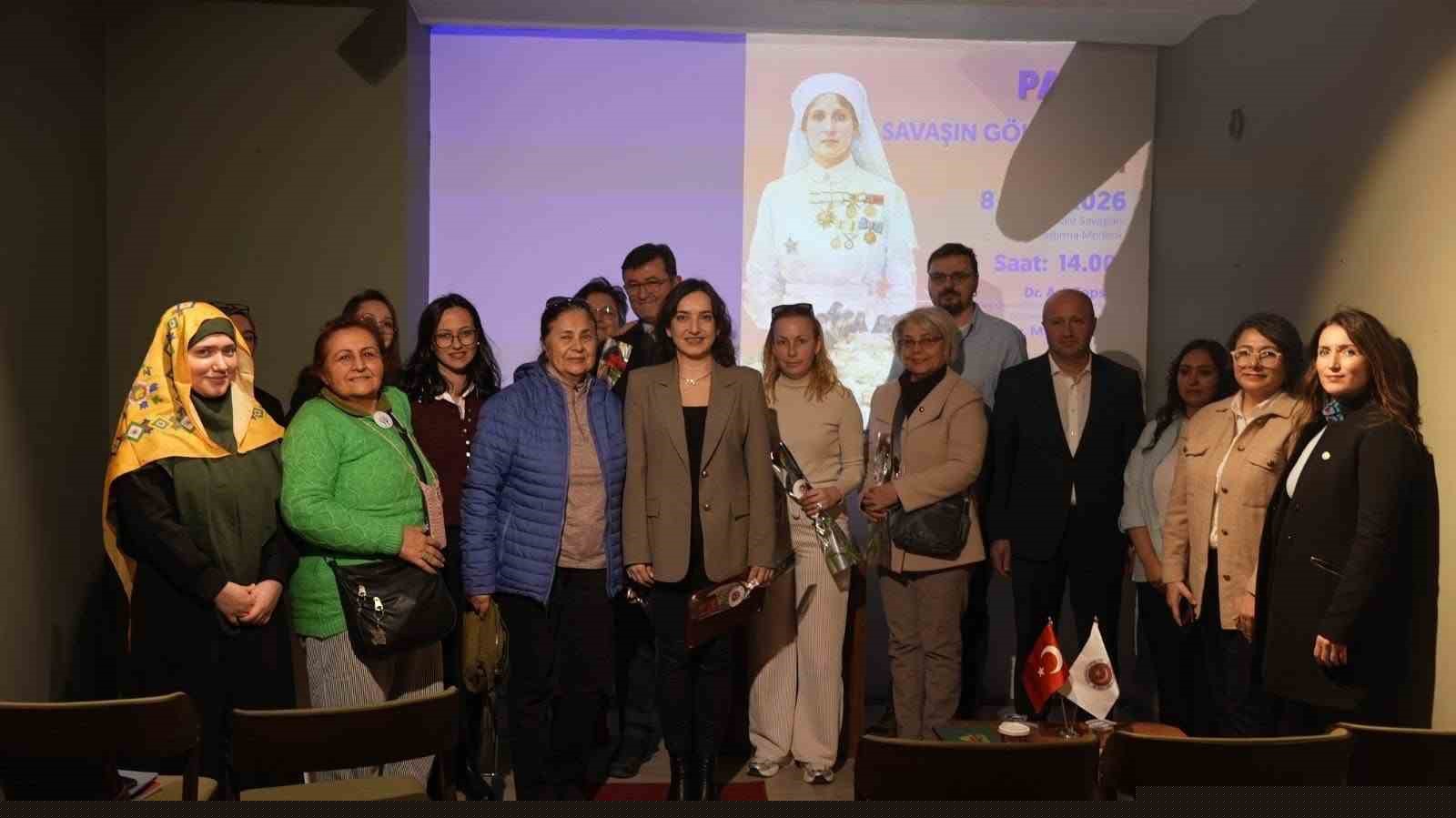 Çanakkale’de "Savaşın Gölgesinde Kadın" Paneli Düzenlendi
