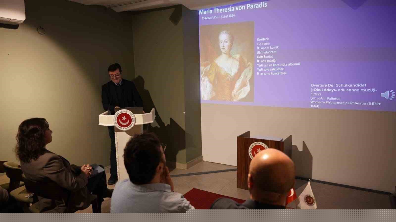 Çanakkale’de "Savaşın Gölgesinde Kadın" Paneli Düzenlendi
