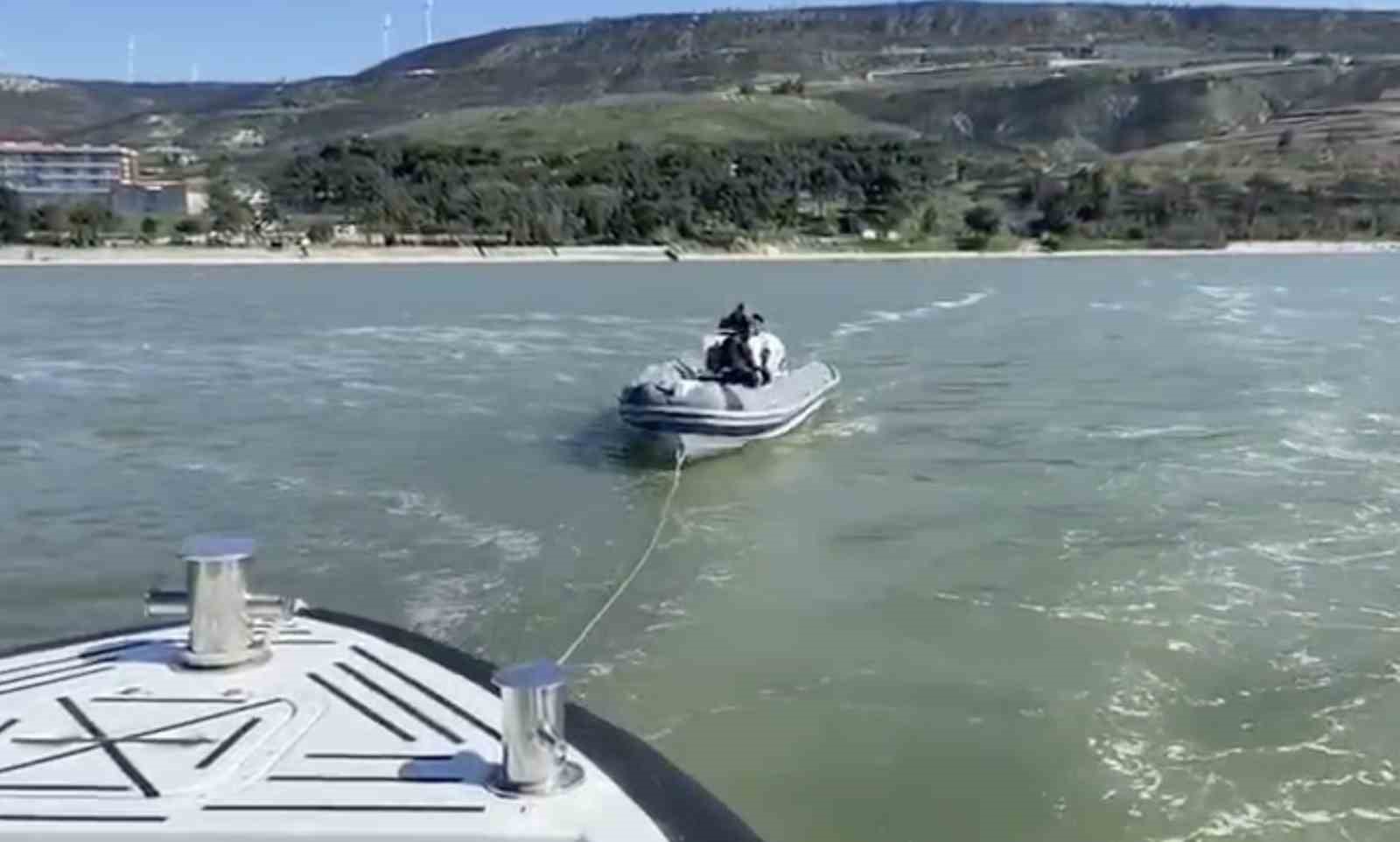 Çanakkale’de sürüklenen bottaki 3 kişi işte böyle kurtarıldı
