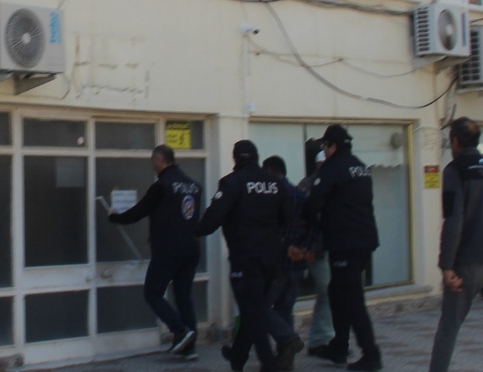 Çanakkale’de tartıştığı eşini av tüfeğiyle öldüren adam tutuklandı
