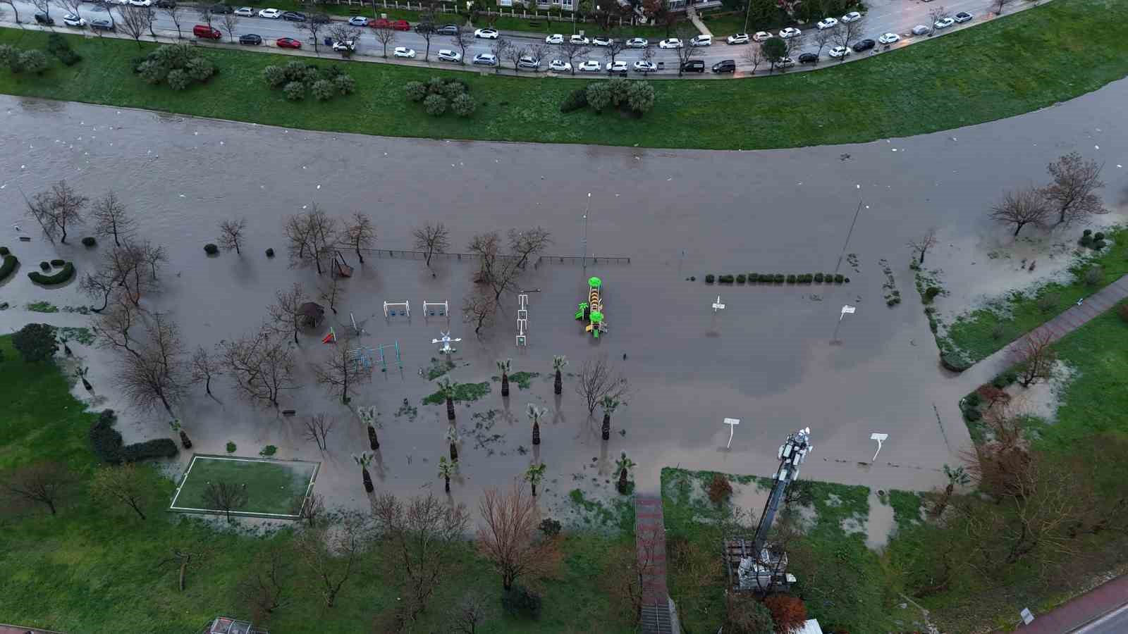 Çanakkale’de taşan Sarıçay dron ile görüntülendi
