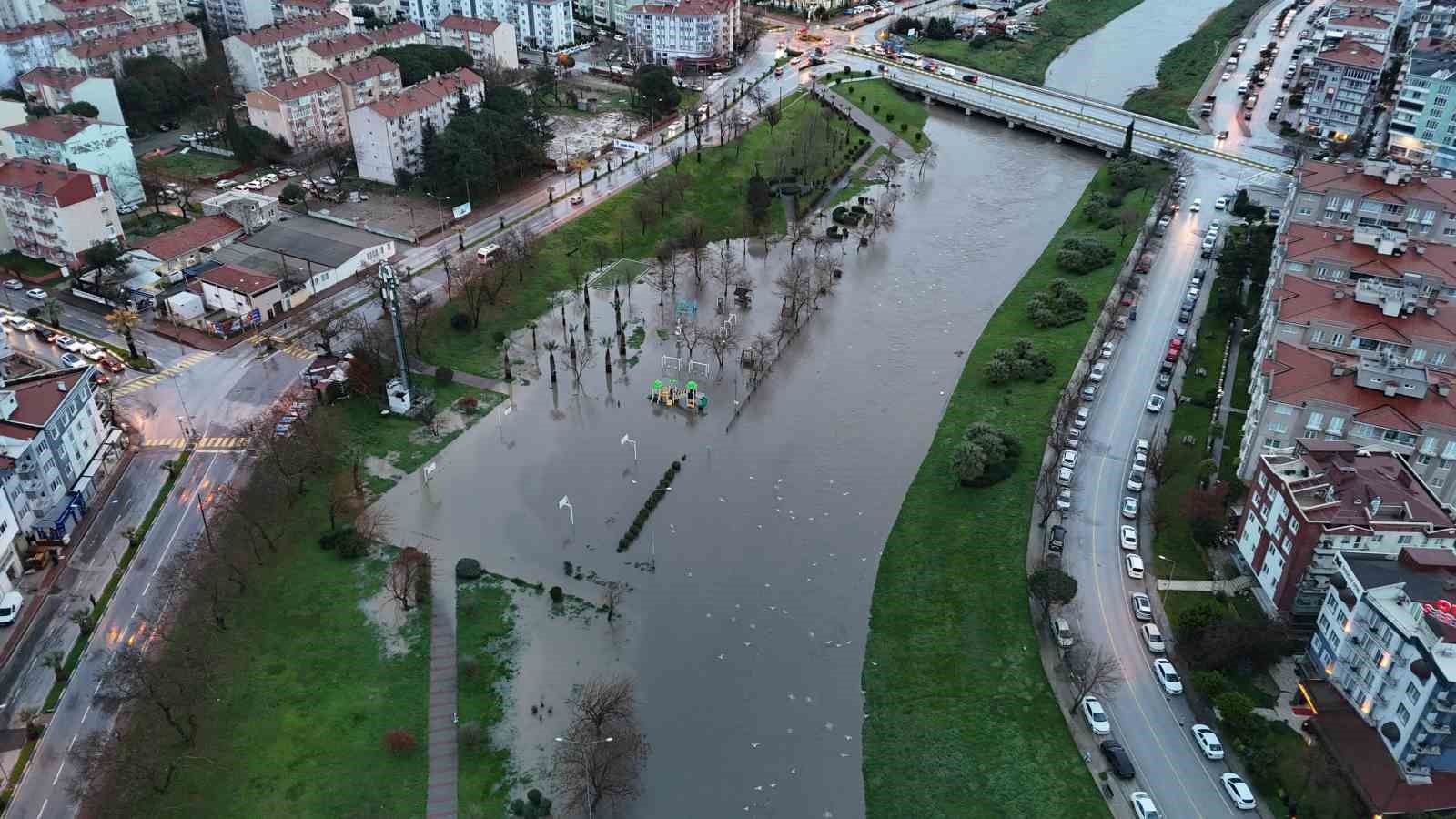 Çanakkale’de taşan Sarıçay dron ile görüntülendi
