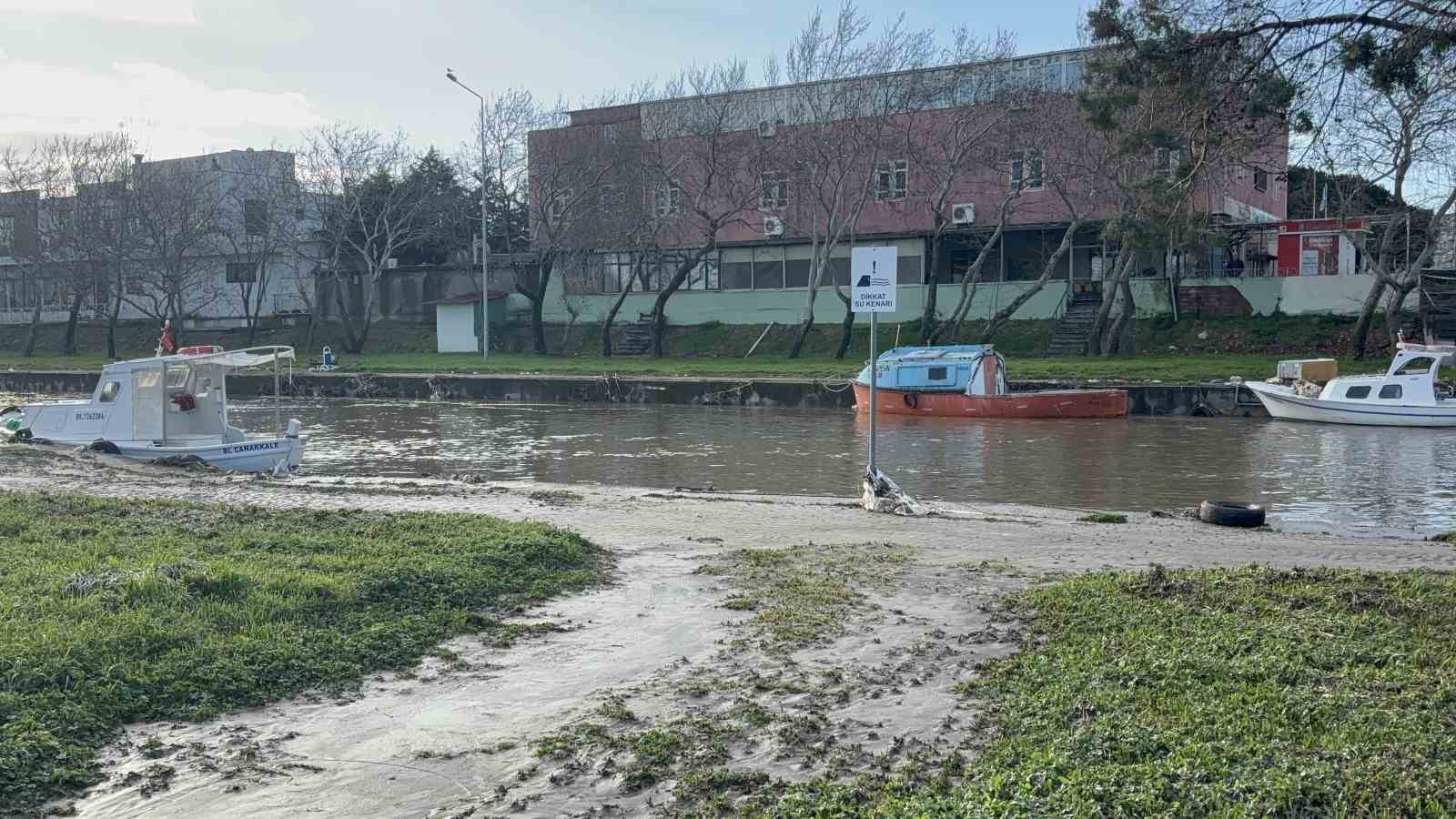 Çanakkale’de taşkın yaşanan Sarıçay normale döndü
