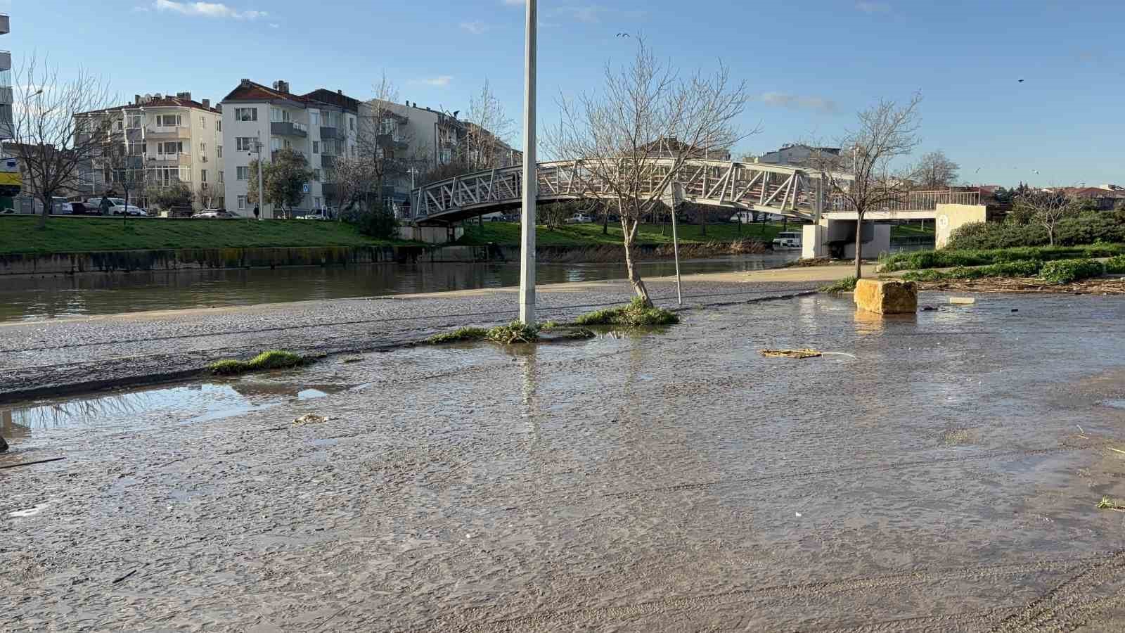 Çanakkale’de taşkın yaşanan Sarıçay normale döndü

