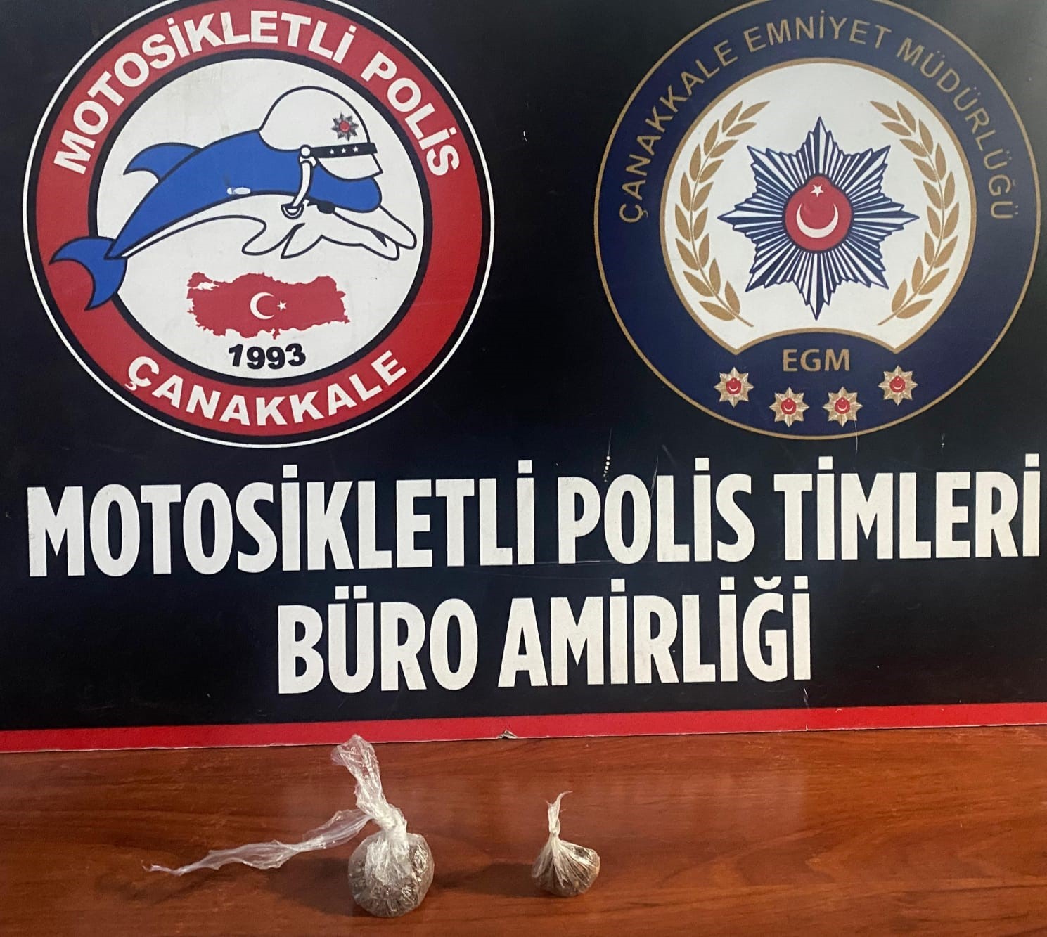 Çanakkale’de uyuşturucu madde imal ve ticaretinden 2 şüpheli tutuklandı
Çanakkale’de uyuşturucu madde imal ve ticaretinden 2 şüpheli tutuklandı