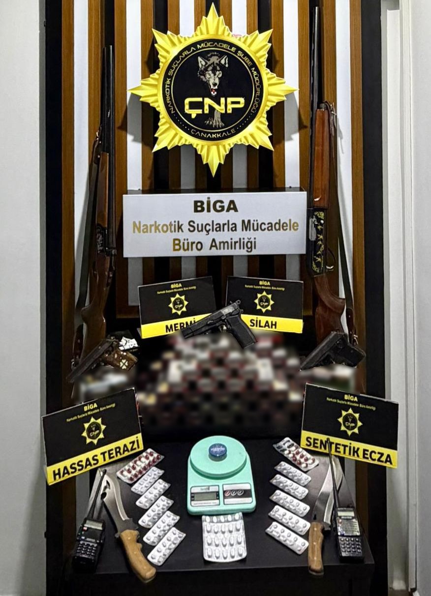 Çanakkale’de uyuşturucu madde imal ve ticaretinden 2 şüpheli tutuklandı
Çanakkale’de uyuşturucu madde imal ve ticaretinden 2 şüpheli tutuklandı