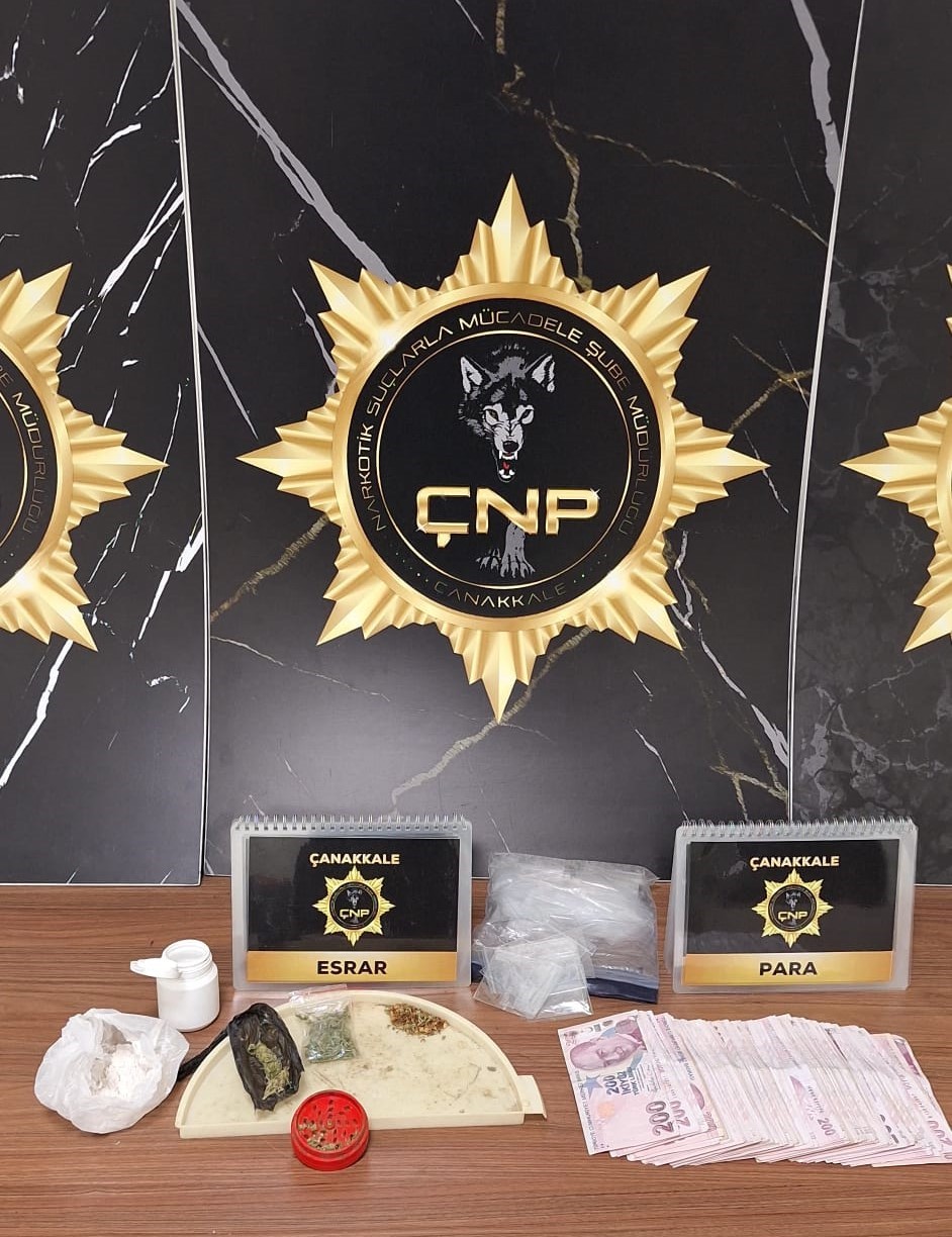 Çanakkale’de uyuşturucu madde imal ve ticaretinden 2 şüpheli tutuklandı
Çanakkale’de uyuşturucu madde imal ve ticaretinden 2 şüpheli tutuklandı