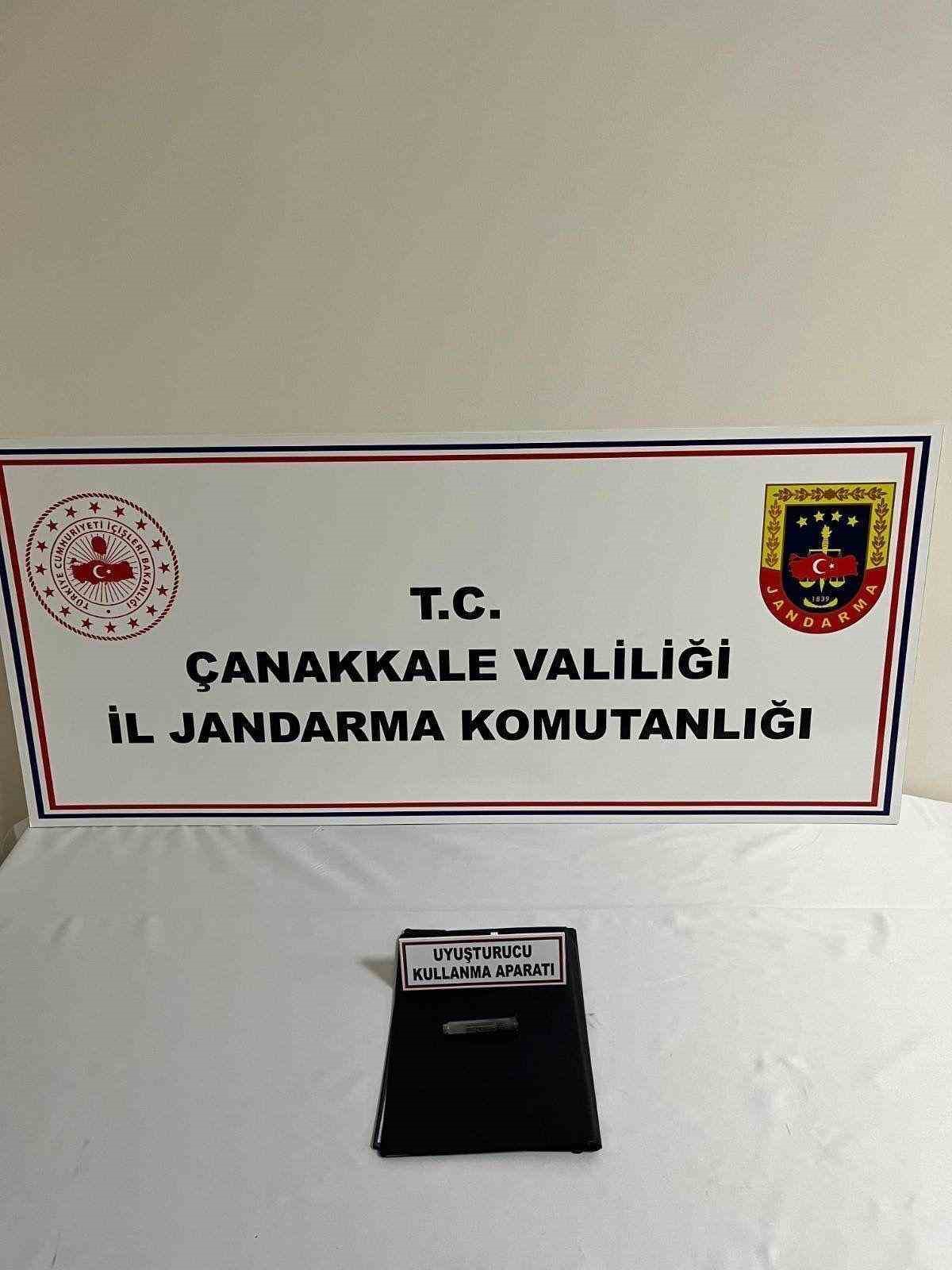 Çanakkale’de uyuşturucu operasyonlarına 1 tutuklama
Çanakkale’de uyuşturucu operasyonlarına 1 tutuklama