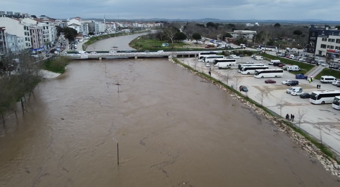 Çanakkale’de yağmur nedeniyle taşan Kocabaş Çayı dron ile görüntülendi
