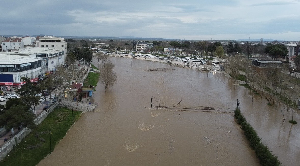 Çanakkale’de yağmur nedeniyle taşan Kocabaş Çayı dron ile görüntülendi
