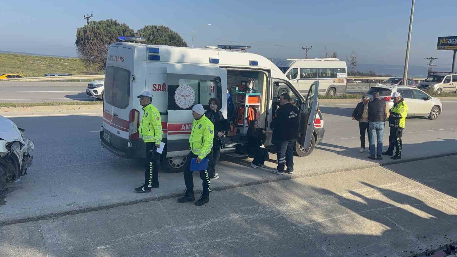 Çanakkale’de yolcu minibüsü devrildi: 8 yaralı
