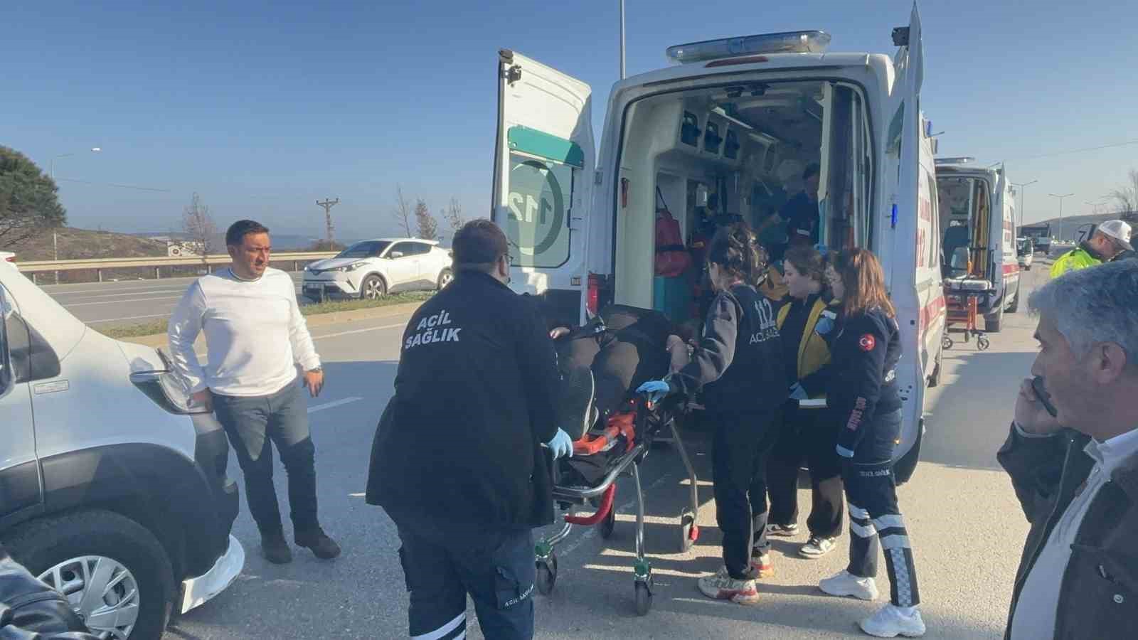 Çanakkale’de yolcu minibüsü devrildi: 8 yaralı
