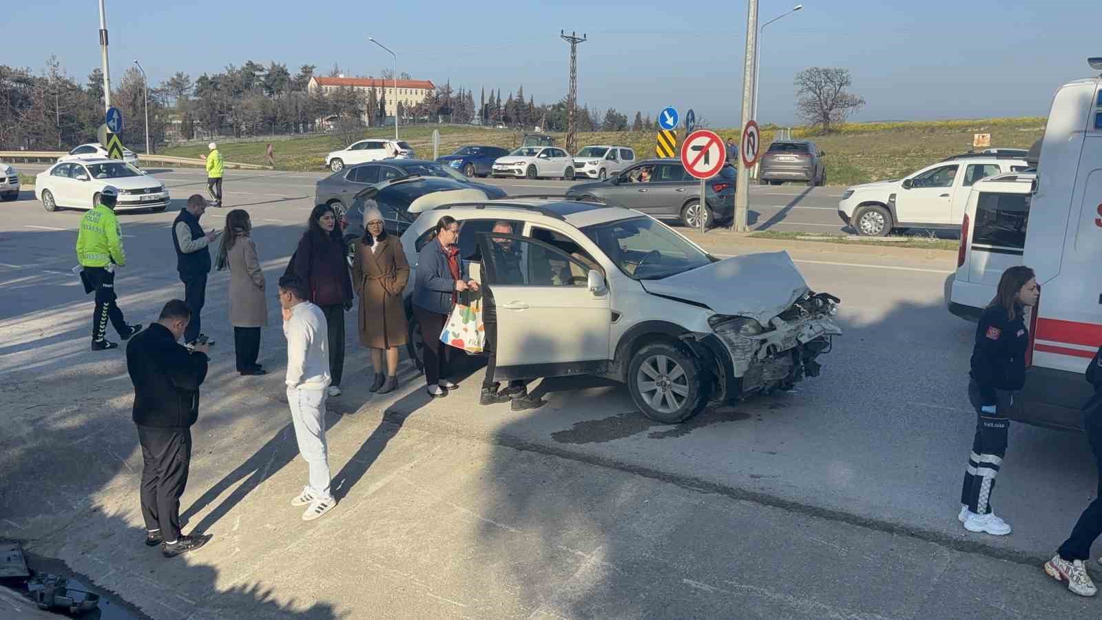Çanakkale’de yolcu minibüsü devrildi: 8 yaralı
