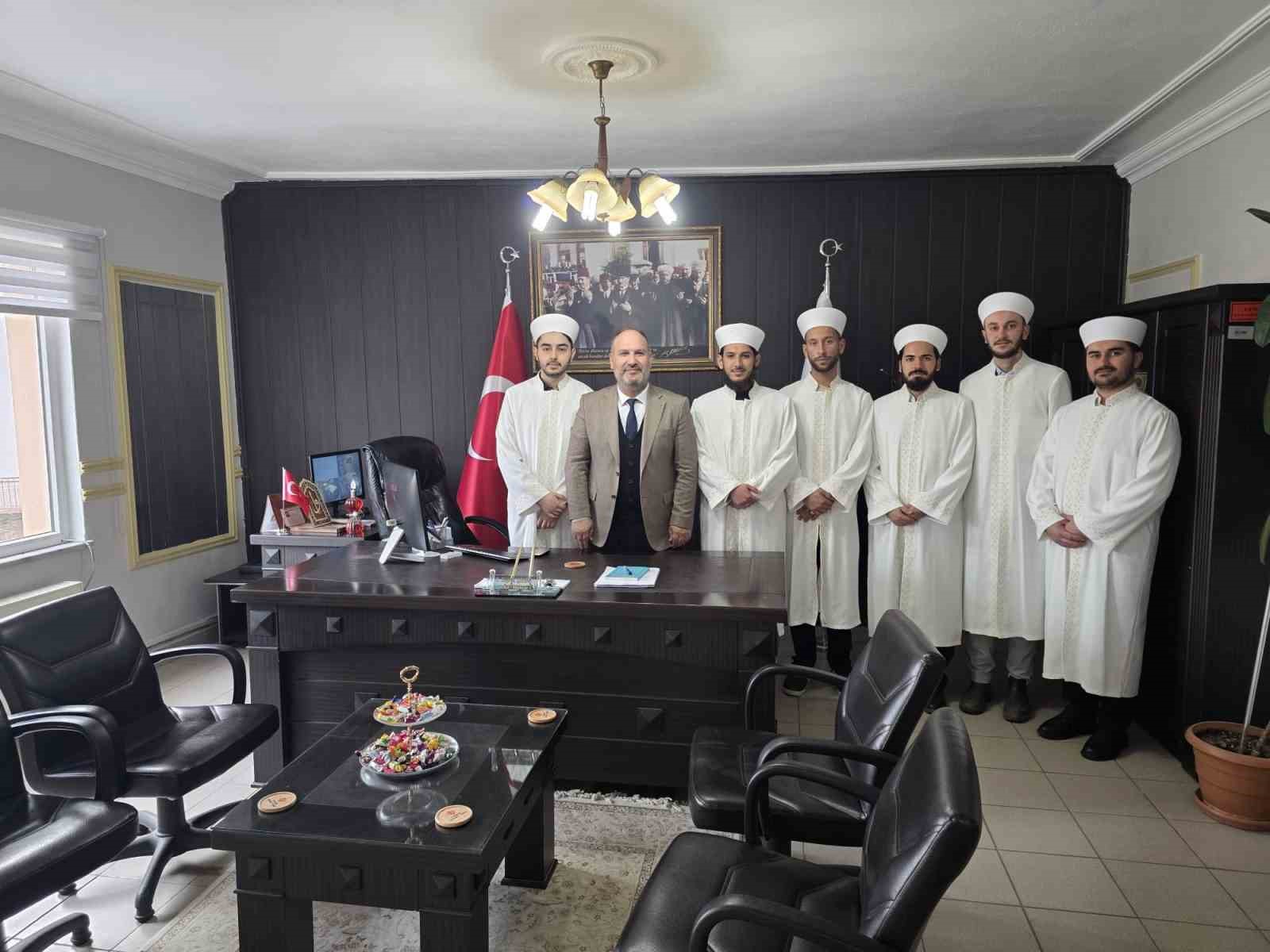 Çan’da yeni atanan din görevlilerine sarık ve cübbe giydirme merasimi düzenlendi
