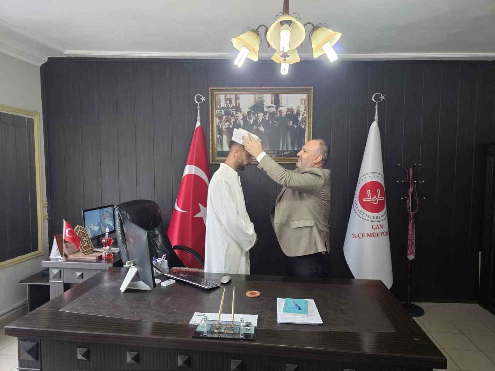 Çan’da yeni atanan din görevlilerine sarık ve cübbe giydirme merasimi düzenlendi
