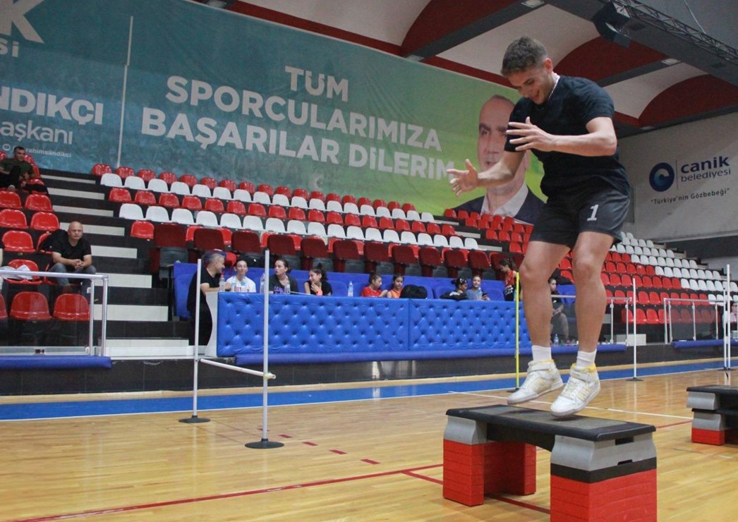 Canik Belediyesi gençleri hedeflerine taşıyor
